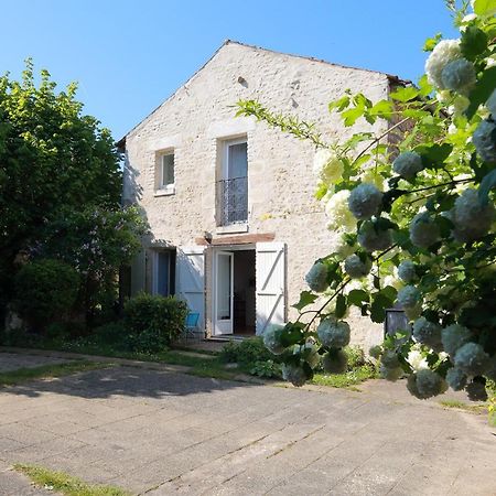 Gite La Loge Des Fees Latille Экстерьер фото