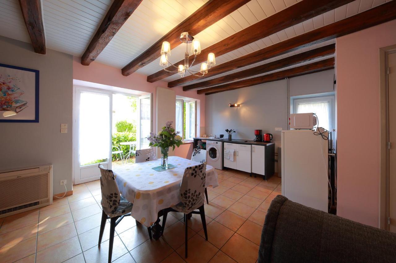 Gite La Loge Des Fees Latille Экстерьер фото